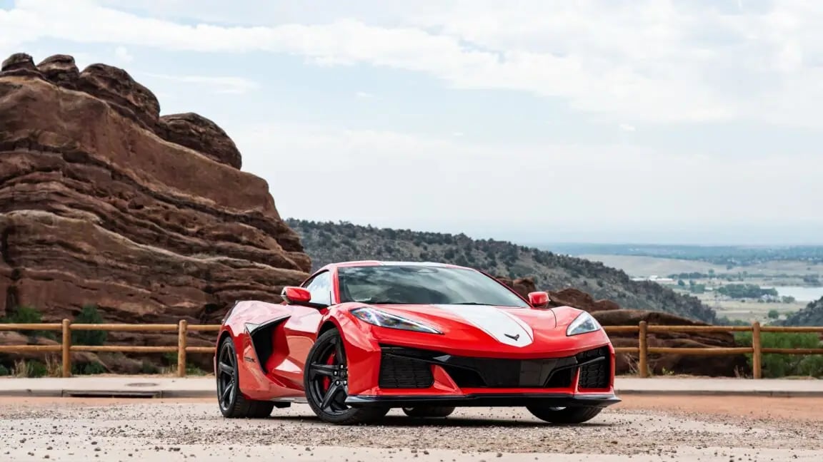 2027 Chevrolet Corvette Grand Sport X: Perfoansın Sırrı Donanımda Değil Yazılımsa
