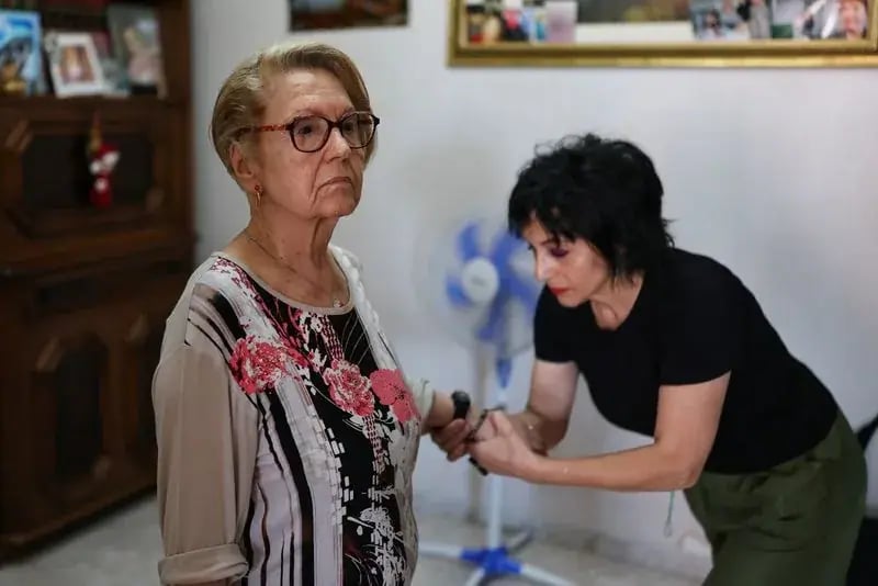 Akıllı Bileklik Yaşlıları Ölümcül Sıcak Hava Dalgasından Koruyor