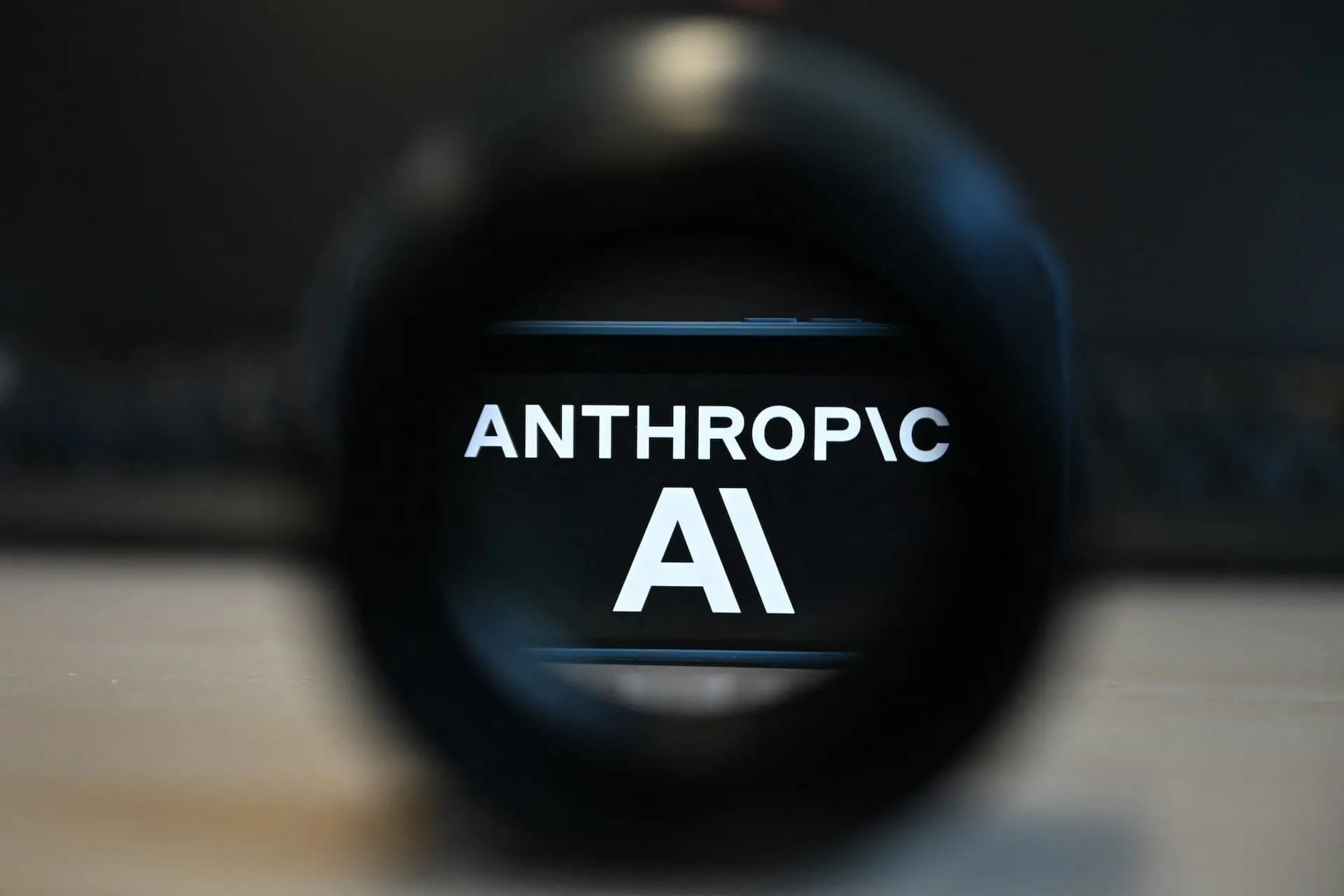 Anthropic'ten Çelişkili Hamle: Yapay Zeka İnsanlığı Bitirecek Endişesiyle Silah Politikası Uzmanı Arıyor