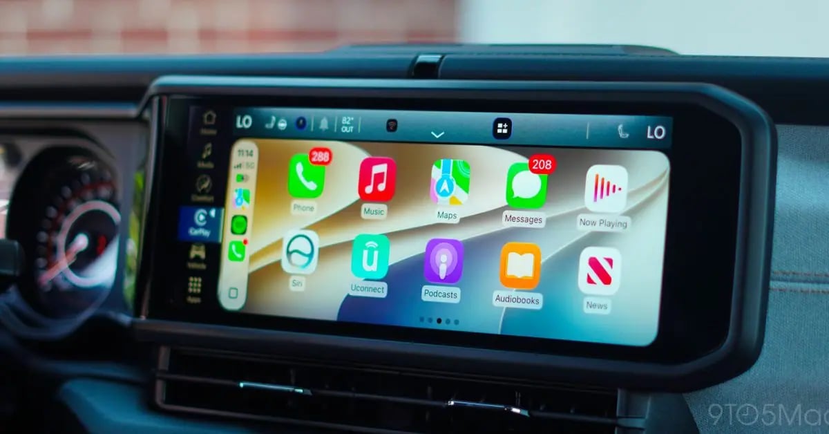 Apple'a Meydan Okuyan Devler: Tesla, Rivian ve GM Neden CarPlay'i Reddediyor?