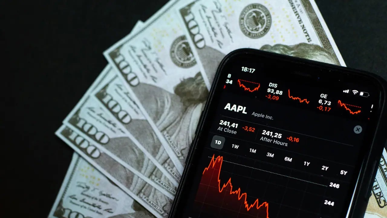 Apple Rekor Gelirlerine Rağmen Hisse Değerinin Şaşırtıcı Düşüşü