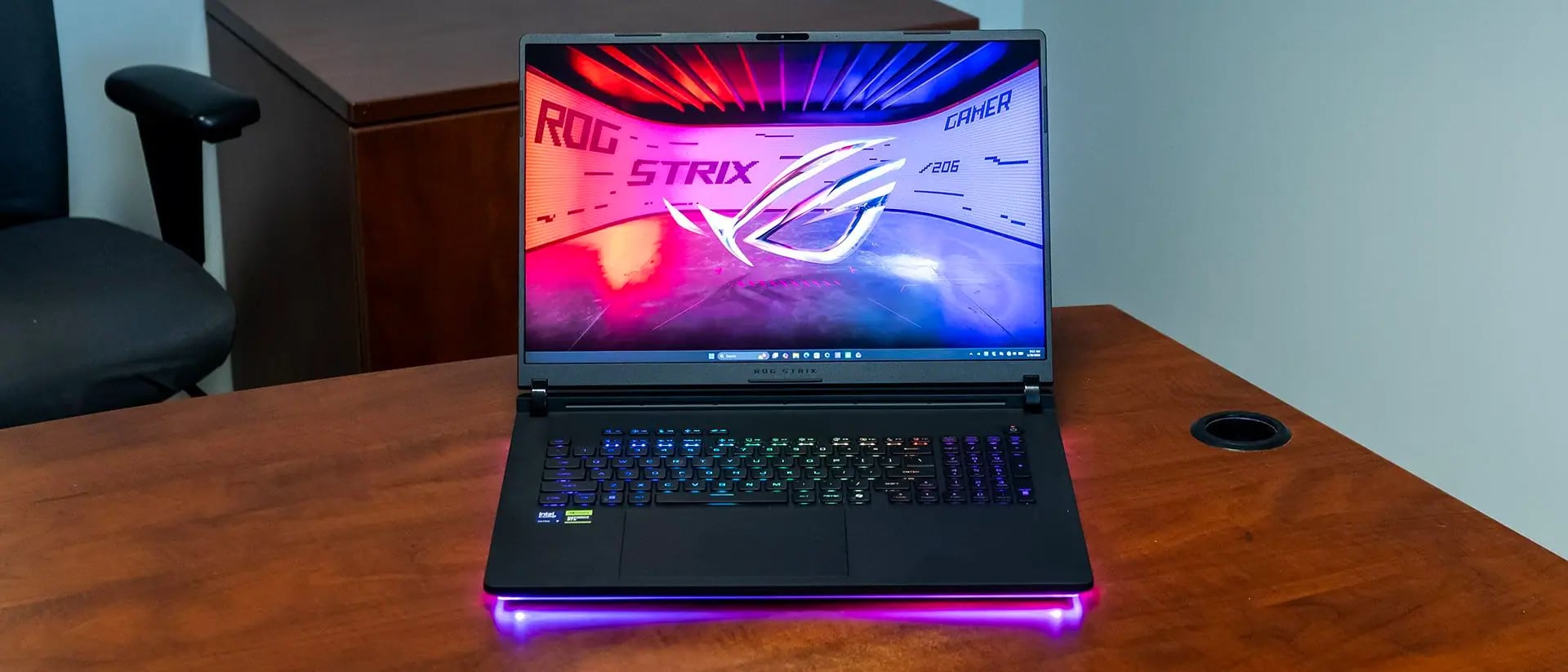 Asus ROG Strix Scar 18 İncelemesi: Mini-LED Ekranın Gücü ve Yapıdaki Eleştiriler