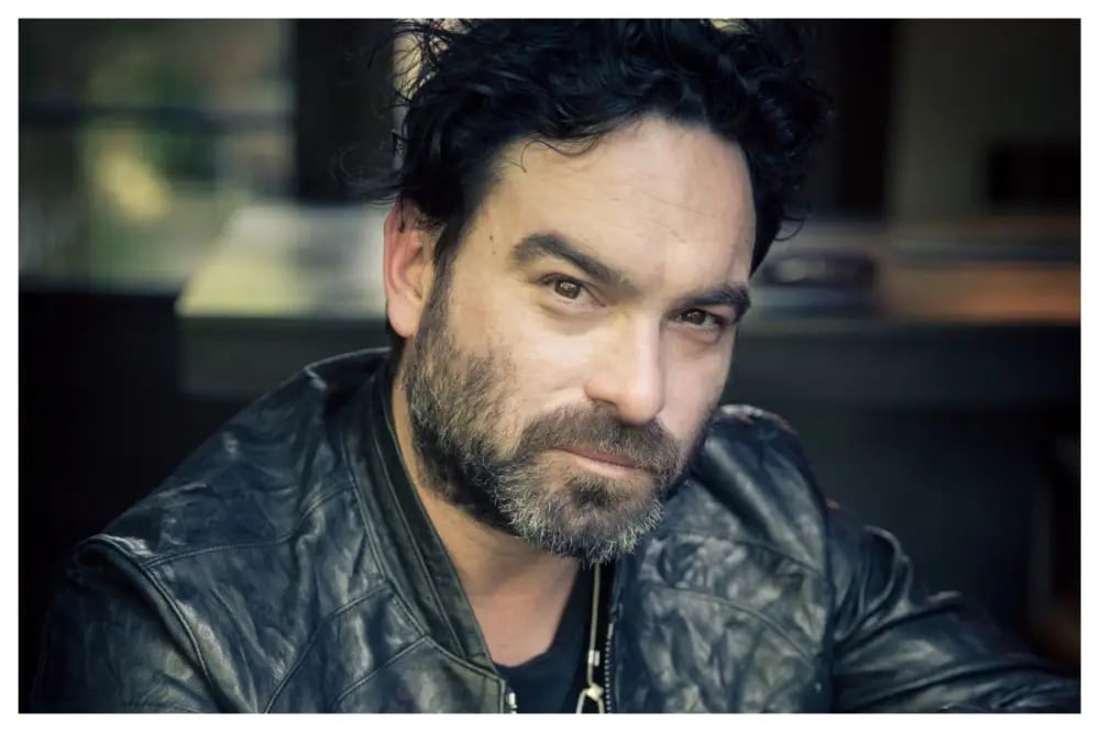 Big Bang Gurusu Sahneye Dönüyor: Johnny Galecki Williams'ı Canlandıracak