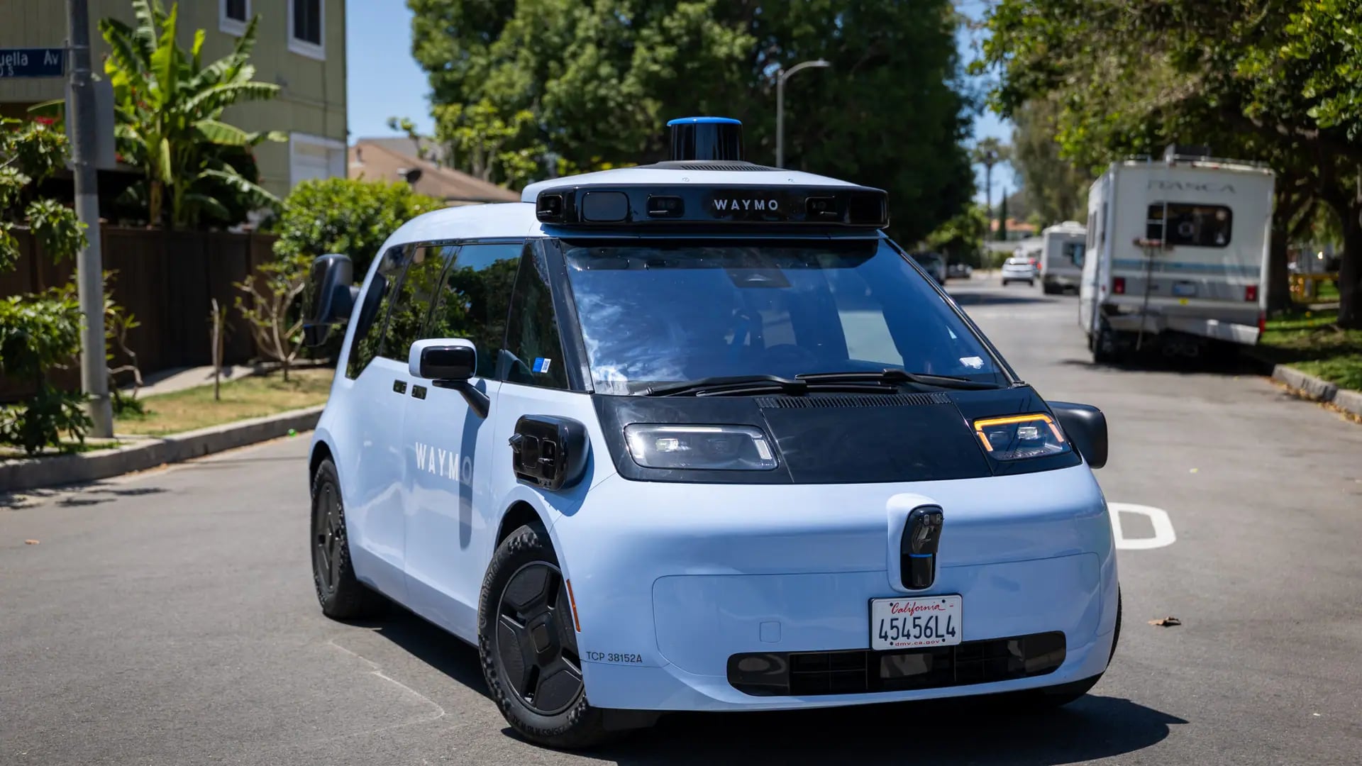 California'da Robot Taksiler Geçici Olarak Ücretsiz mi Geliyor?