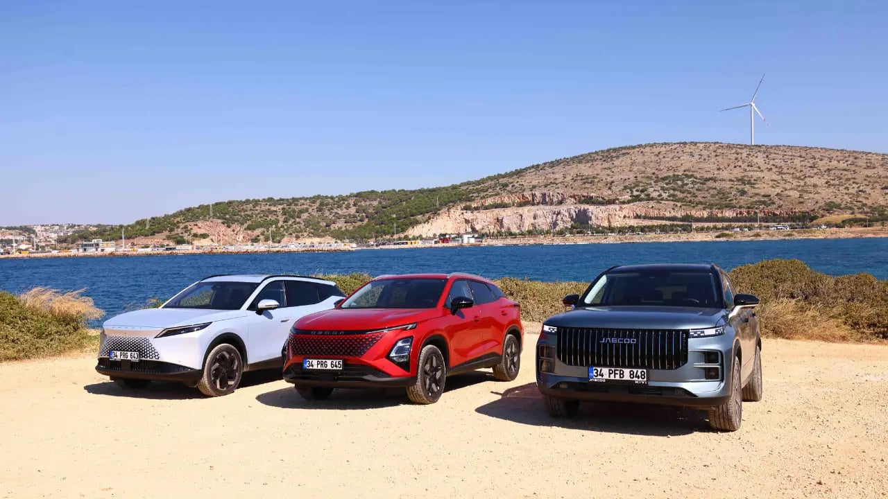 Çeşme Marina'da Yeni Nesil Otomobil Sesi: OMODA ve JAECOO Modelleri Merak Uyandırdı