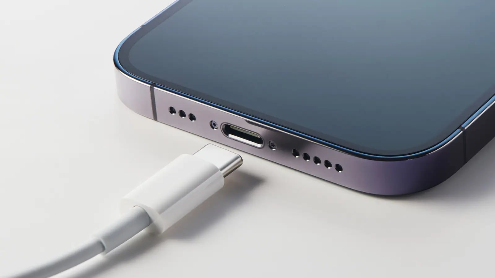 Cihazlar Ne Kadar Hızlı Şarj Oluyor? Apple'ın Gizlediği Güç Sirki