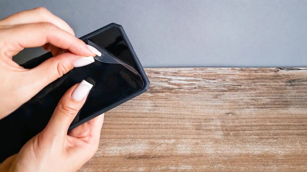 Dijital Gizliliğin Yeni Kalkanı: Akıllı Telefon Ekranları Nasıl Korunuyor?