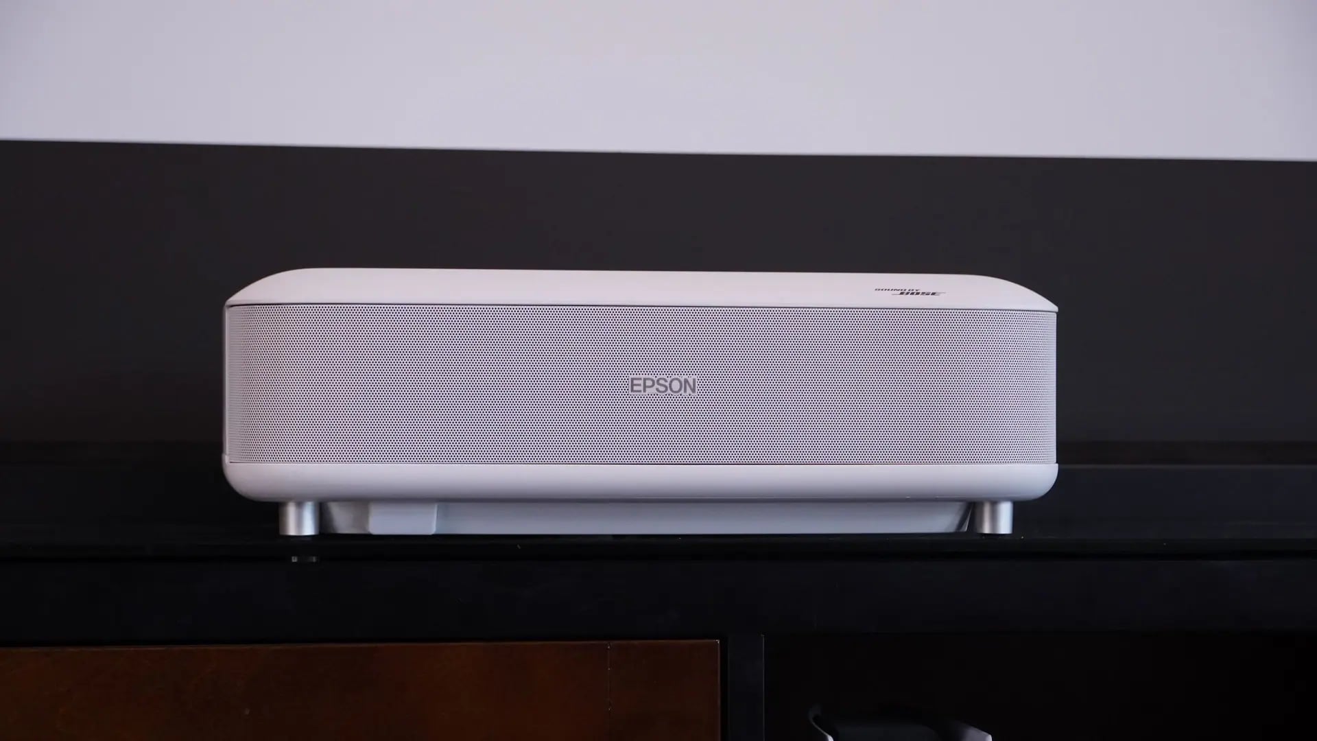 Epson LifeStudio Grand İncelemesi: Yüksek Parlaklık Yetmiyor, Renkler ve Ses Hayal Kırıklığı