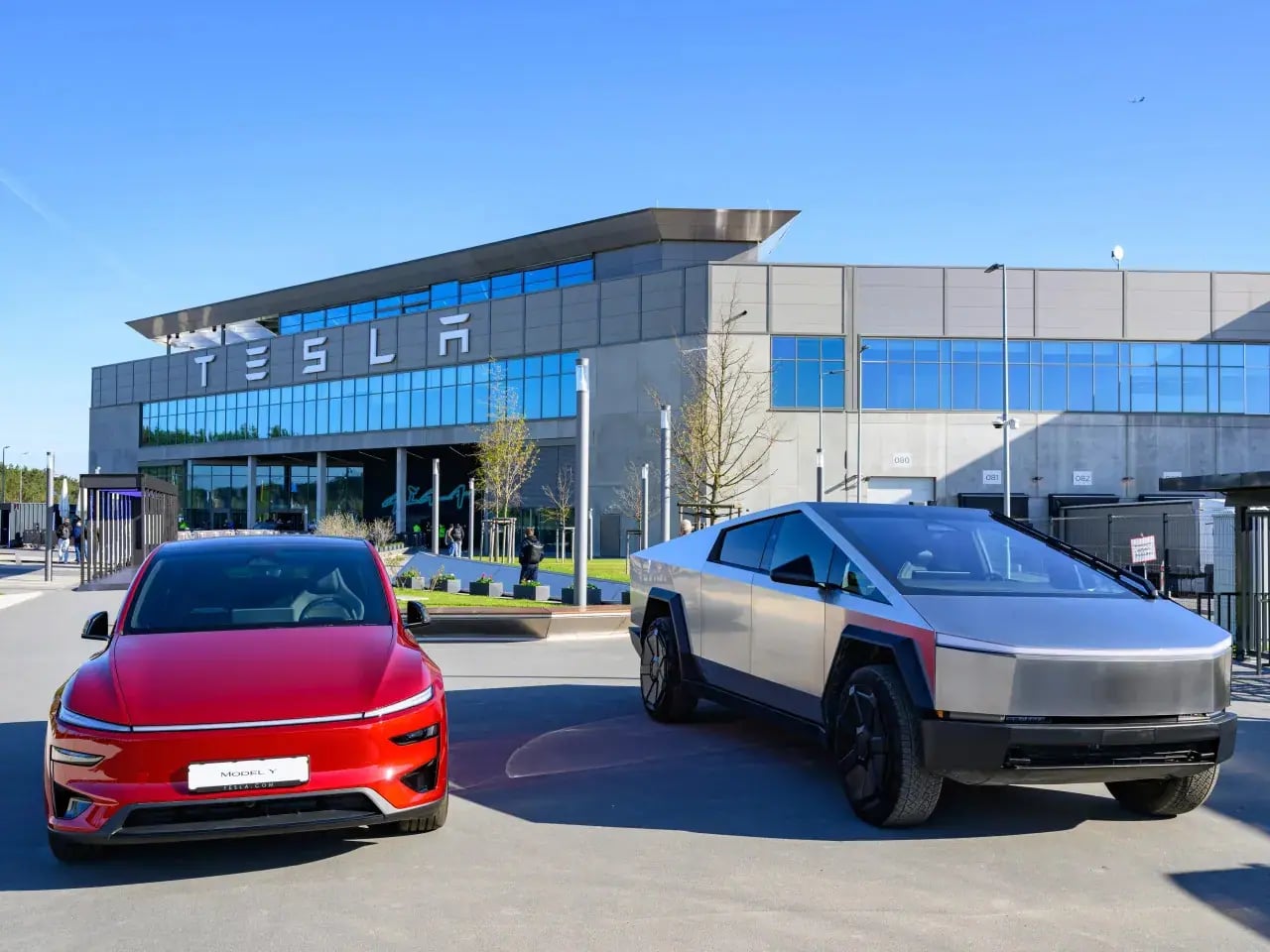 Fransa Tesla'nın Tam Otonom Sürüş Yazılımına Geçit Vermiyor