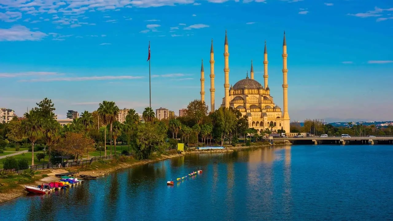 Güneydoğu'nun Kalbindeki Lezzet ve Tarih Durağı: Adana Gezi Rehberi