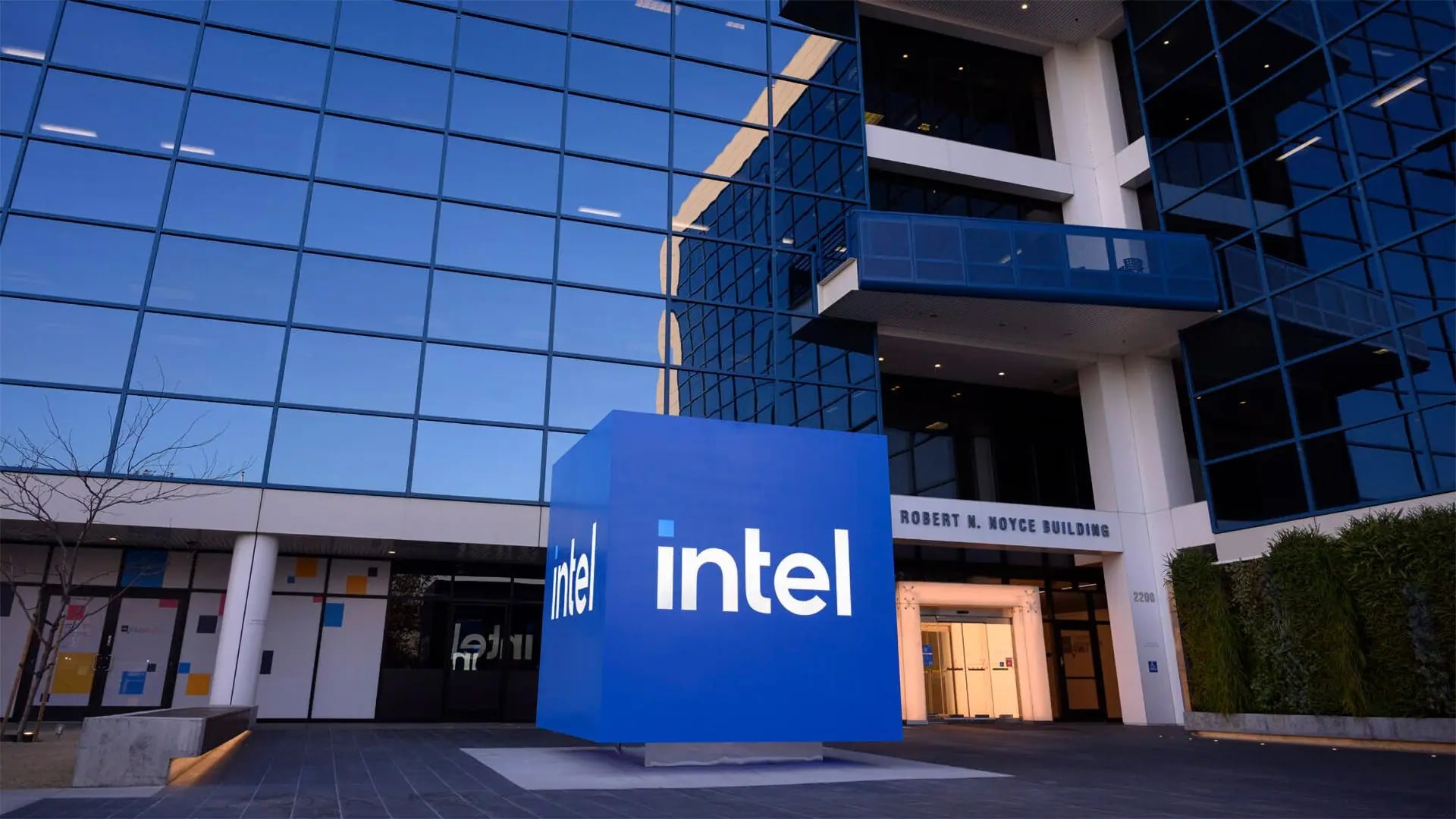 Intel Bellek Savaşında Yeni Cephe: XBM Mimarisiyle HBM Dönüşü