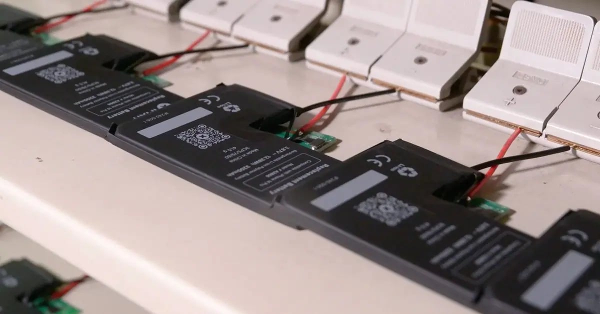iPhone Bataryası Nasıl Üretiliyor: Arka Planındaki Sanatçı ve Süreçler