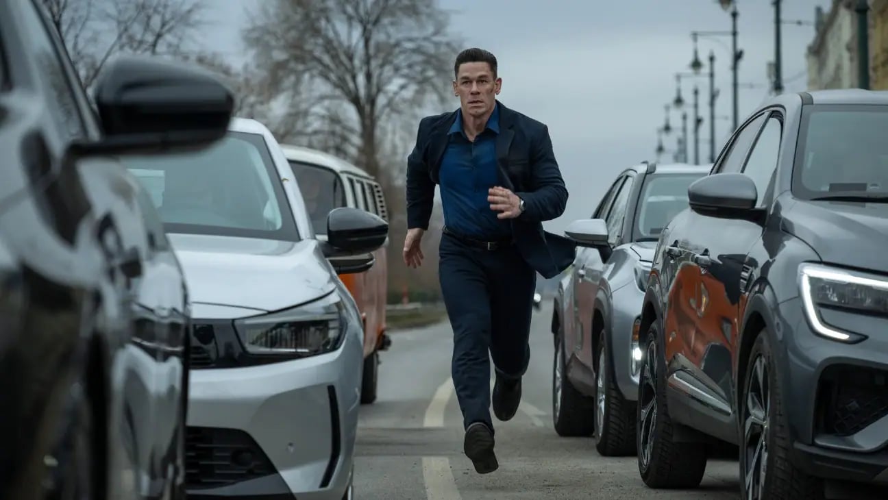 John Cena Matchbox Filminde Atom Bombası Aramaya Çalışıyor