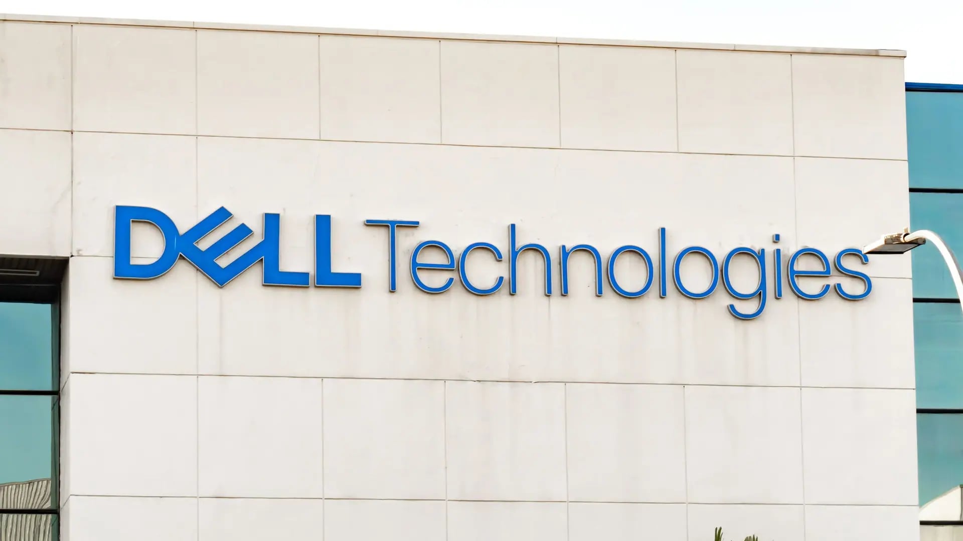 Küçük Bir Notla Başlayan 100 Milyar Dolarlık Dev: Michael Dell’in Hikayesi