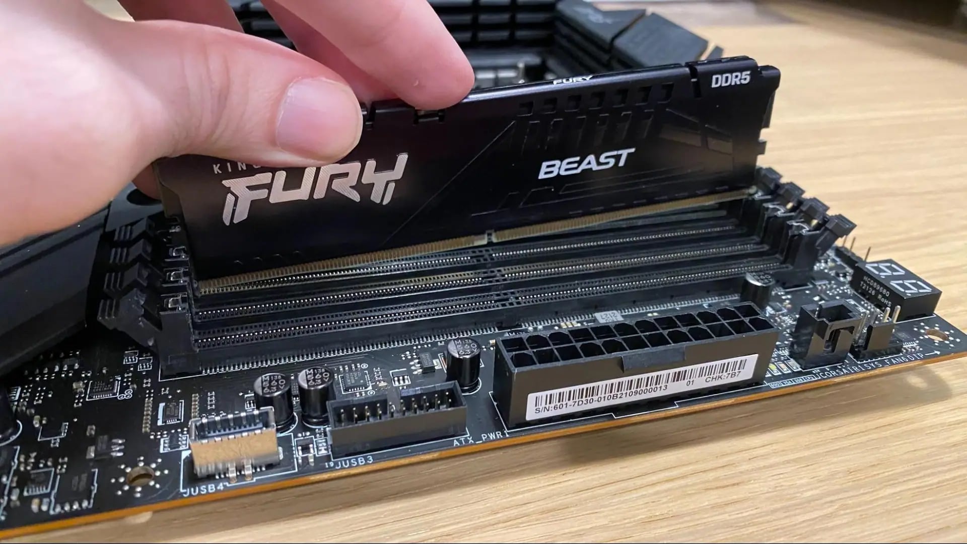 Microsoft Bellek Kriziyle Cephesini Güçlendiriyor: 8 GB'a Dönüş