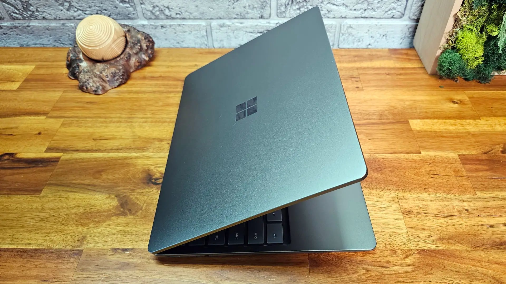 Microsoft Surface Serisi Yeni Döneme Giriş Yapıyor: Fiyat Avantajları ve Deneyimler Yeniden Şekilleniyor