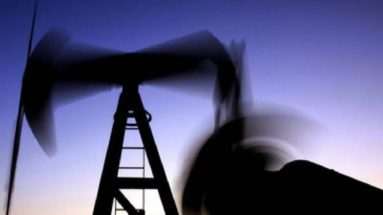 Petrol Fiyatları Ateşkes İhtimaliyle Geriledi: Brent ve WTI Arasındaki Fark Mayıs'tan Beri En Yüksek Seviyede