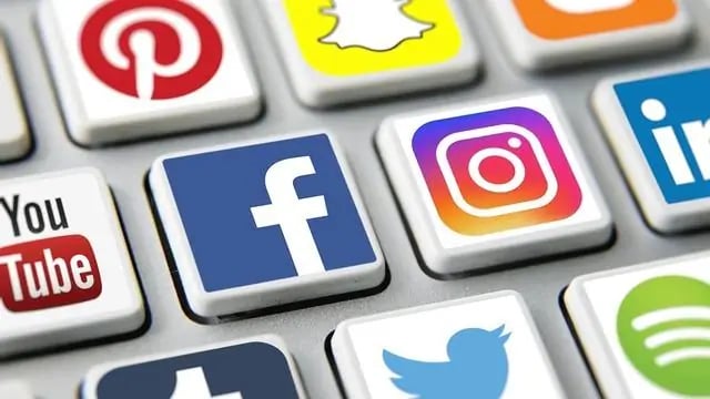 Sosyal Medya Canavarı: Kullanıcıları Müstehcen Siteler Zehirli Yönlendiriyor