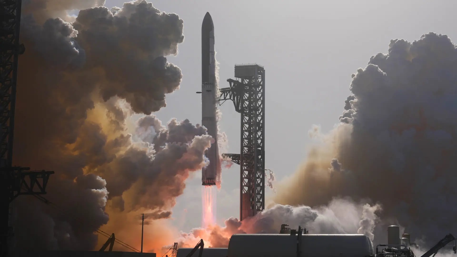 SpaceX Halka Açık Oluyor: Yatırımcılar Perde Arkasını Merak Ediyor