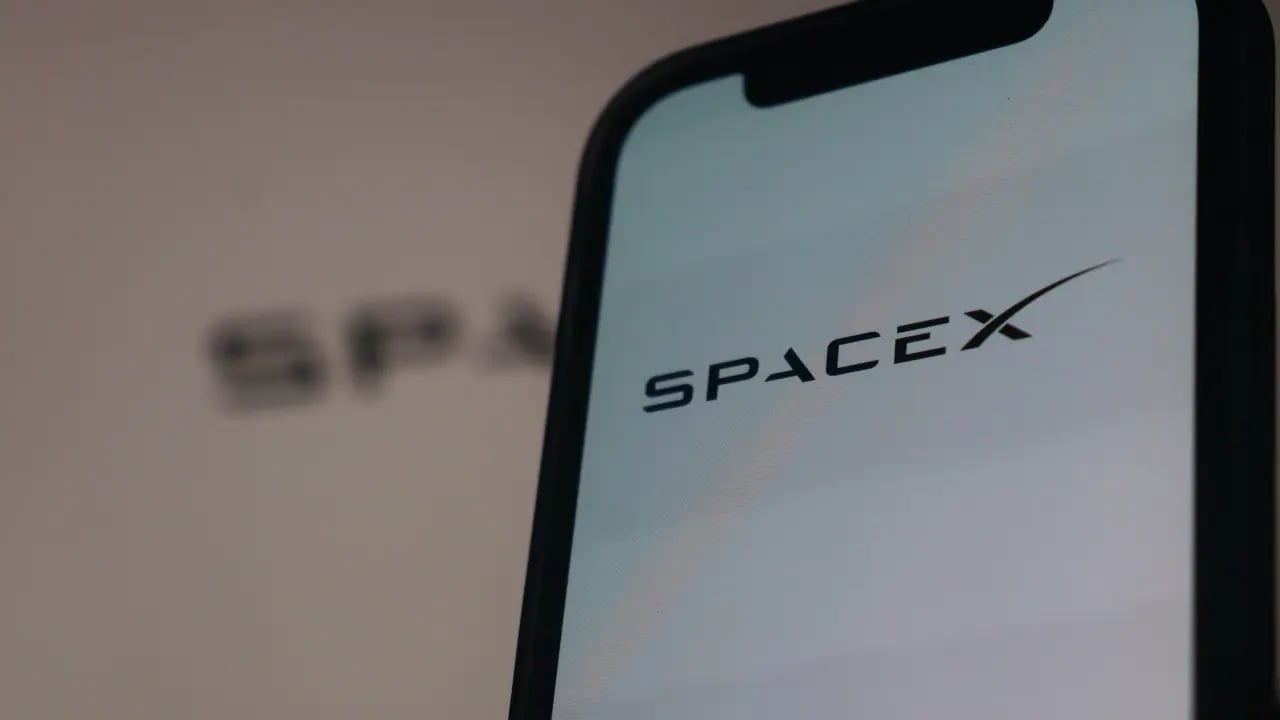 SpaceX'ten Telefon Görünümlü Yapay Zeka Cihazı Geliyor mu?