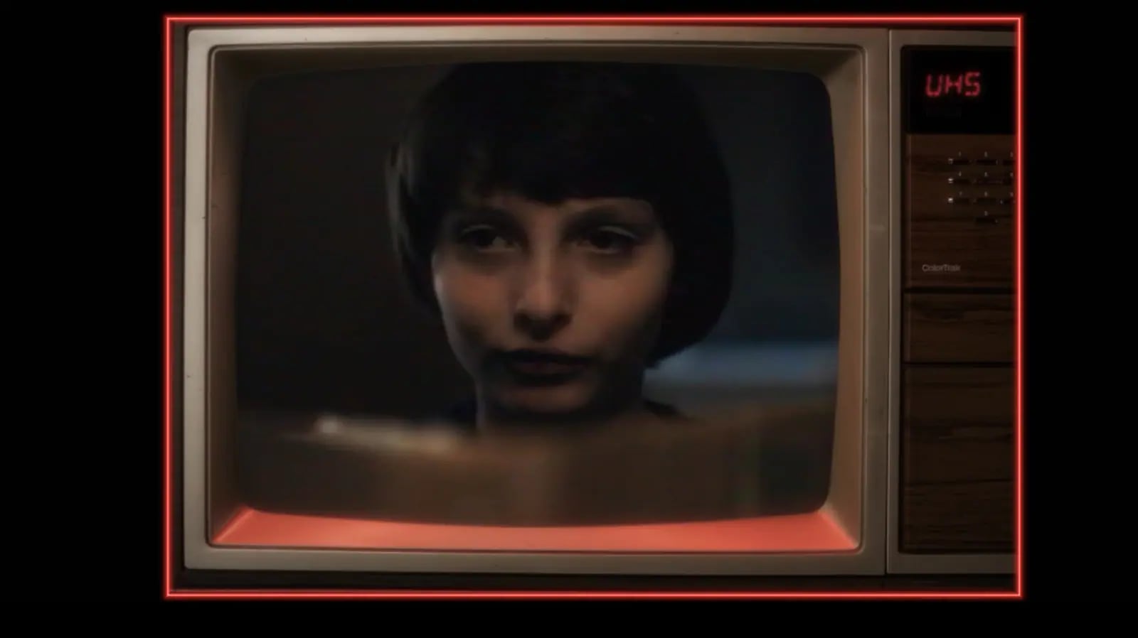 Stranger Things Şimdi VHS Kalitesiyle Geri Döndü: 80'ler Nostaljisi Ekranlara Yansıdı