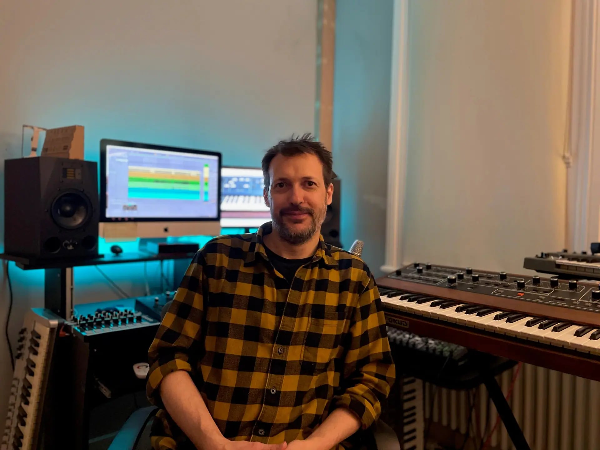 Synth Tarihçisi Oli Freke'den Derinlemesine Röportaj: Müziği ve Yaşamı Birleştiren Bakış