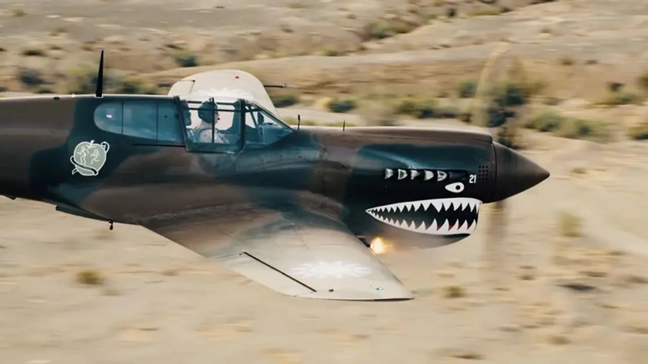 Tarih Yeniden Uçtu: P-40 Warhawk 80 Yıl Sonra Gökyüzünü Salladı