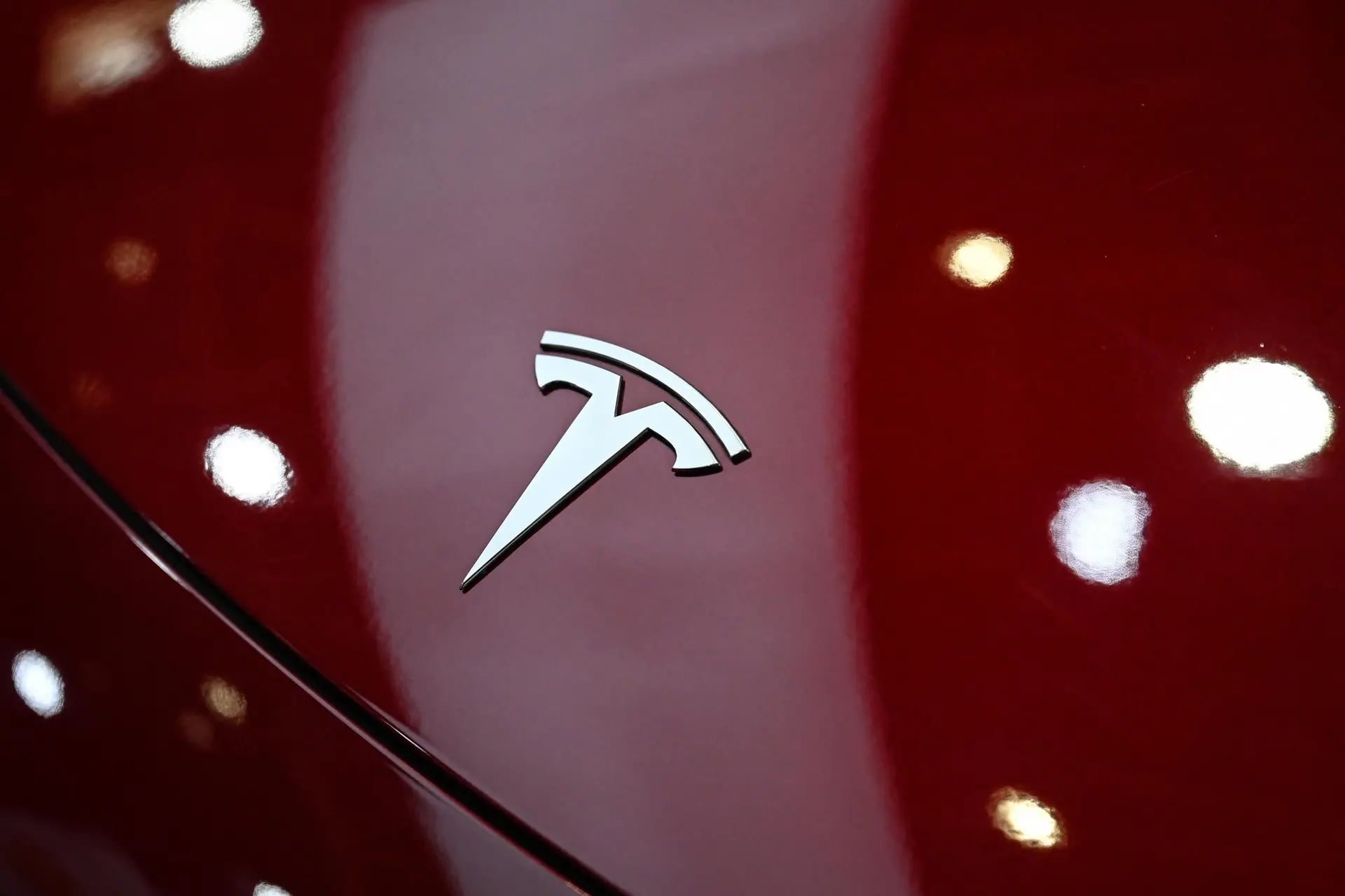Tesla Karlılık Sınırlarını Zorluyor: Gelir Artarken Serbest Nakit Akışı Alarm Veriyor