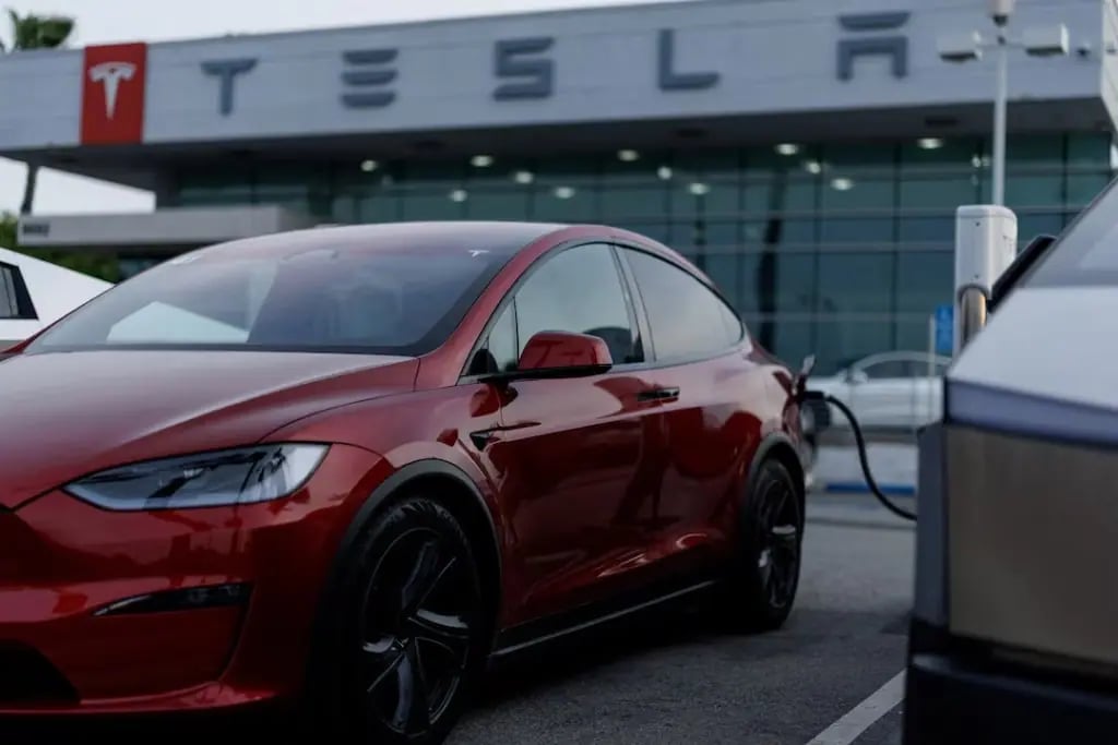 Tesla Robotaksi Hedeflerini Yumuşatıyor