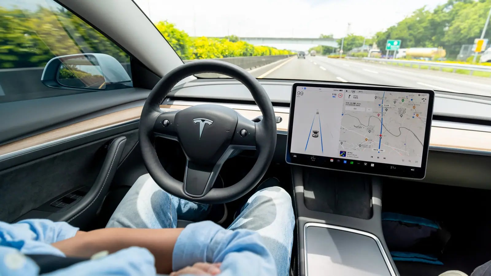Tesla Sürücüsü Otonom Sistemi Geçersiz Kıldı: Fatali Kazanın Şok Detayları