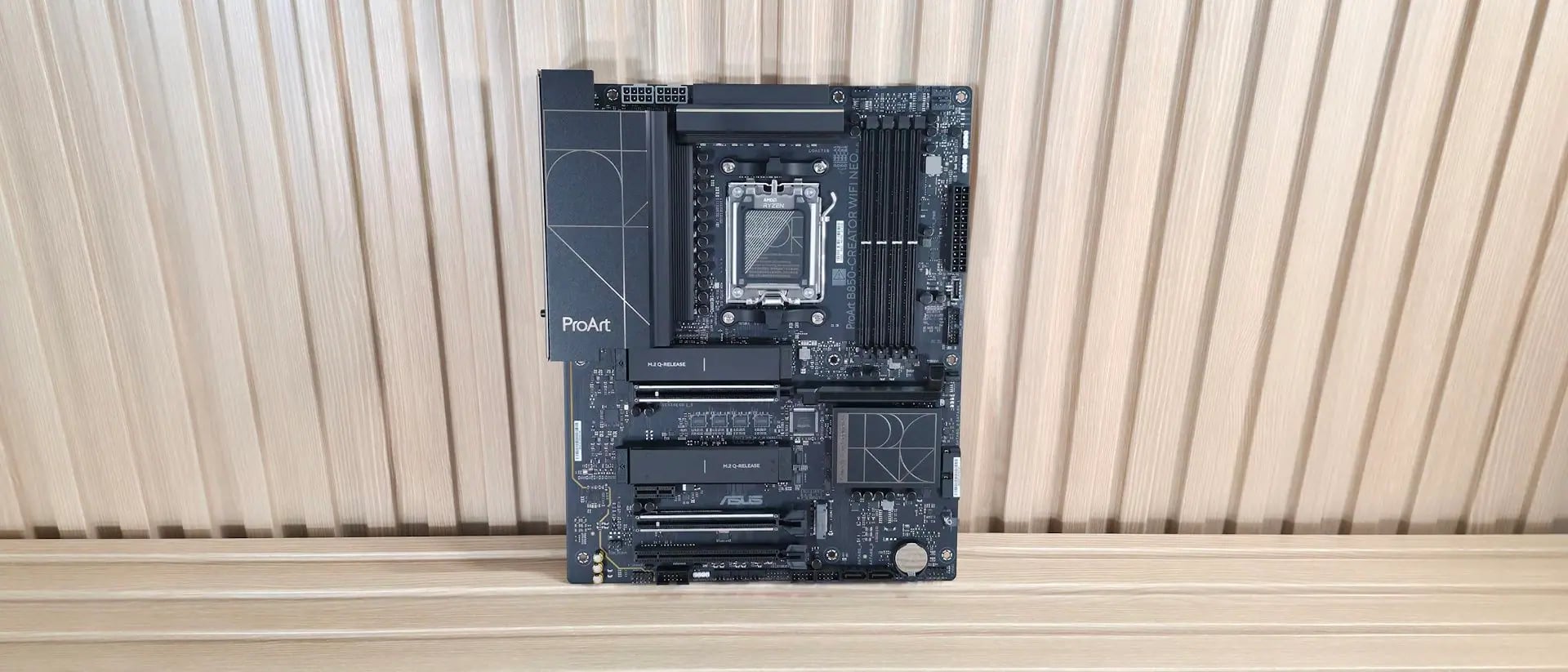 Üreticiler İçin Yeniden Tanımlanan ASUS B850-Creator: Güçlü Özellikler, Eksik Bağlantılar