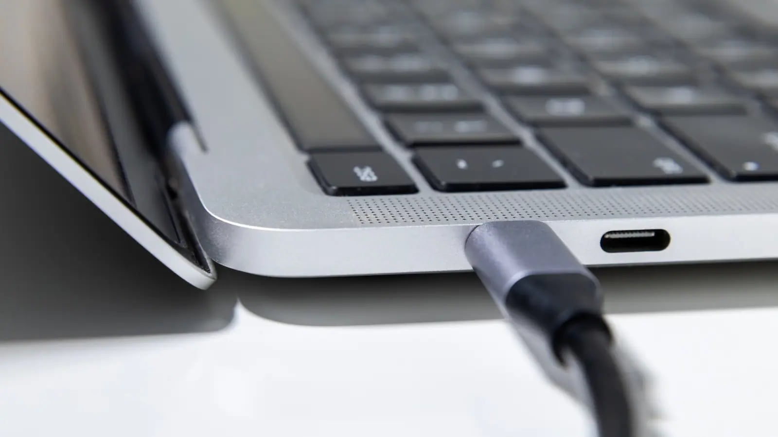 USB-C Portlar Bir Hype mı Yoksa Gerçek Devrim mi?