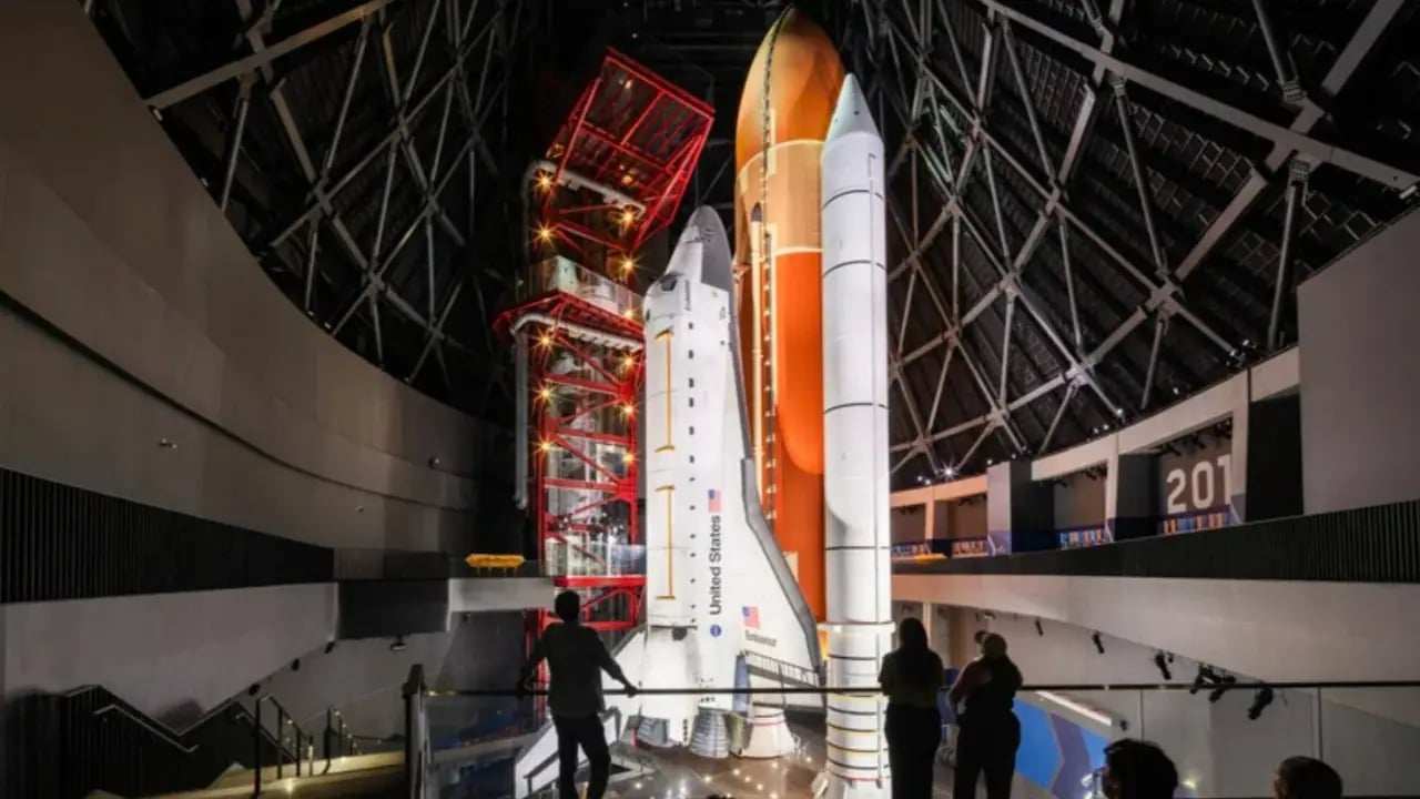 Uzay Tarihi Dönüyor: Endeavour İlk Kez Fırlatma Konumunda Sergileniyor