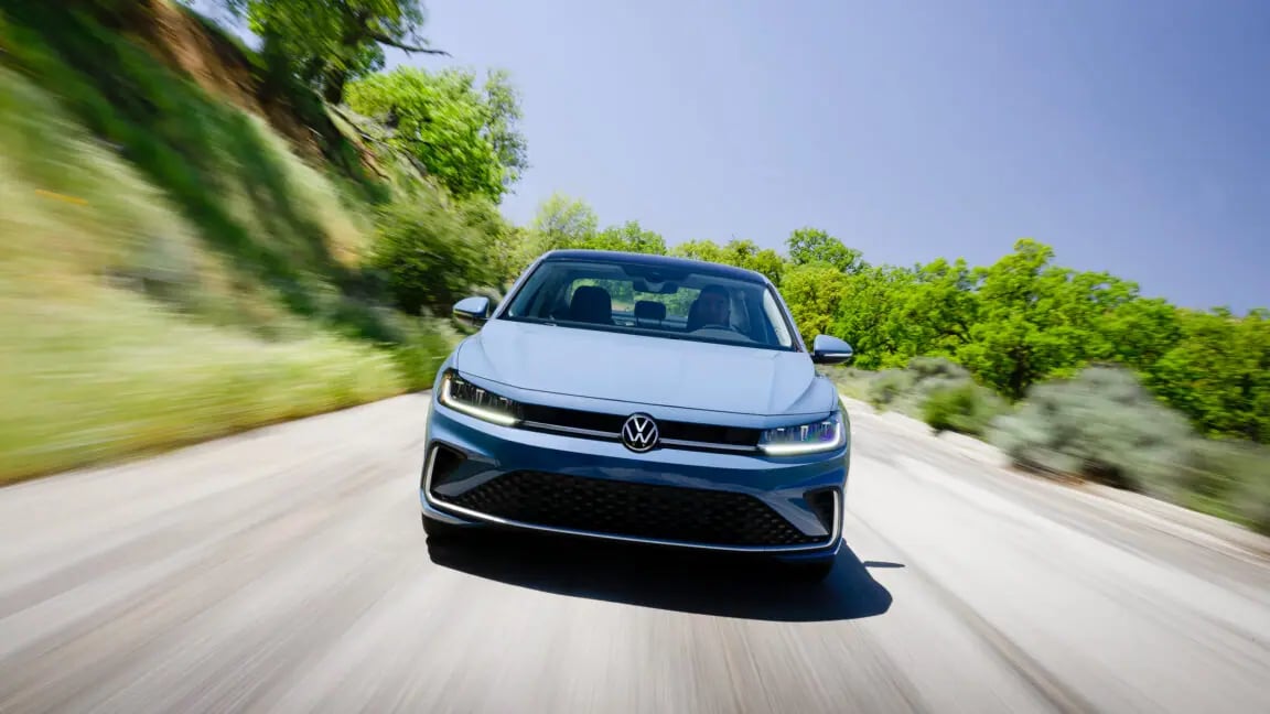 Volkswagen Jetta Sport 2026: Ucuz Başlangıçlar Zorla Güç Buluyor
