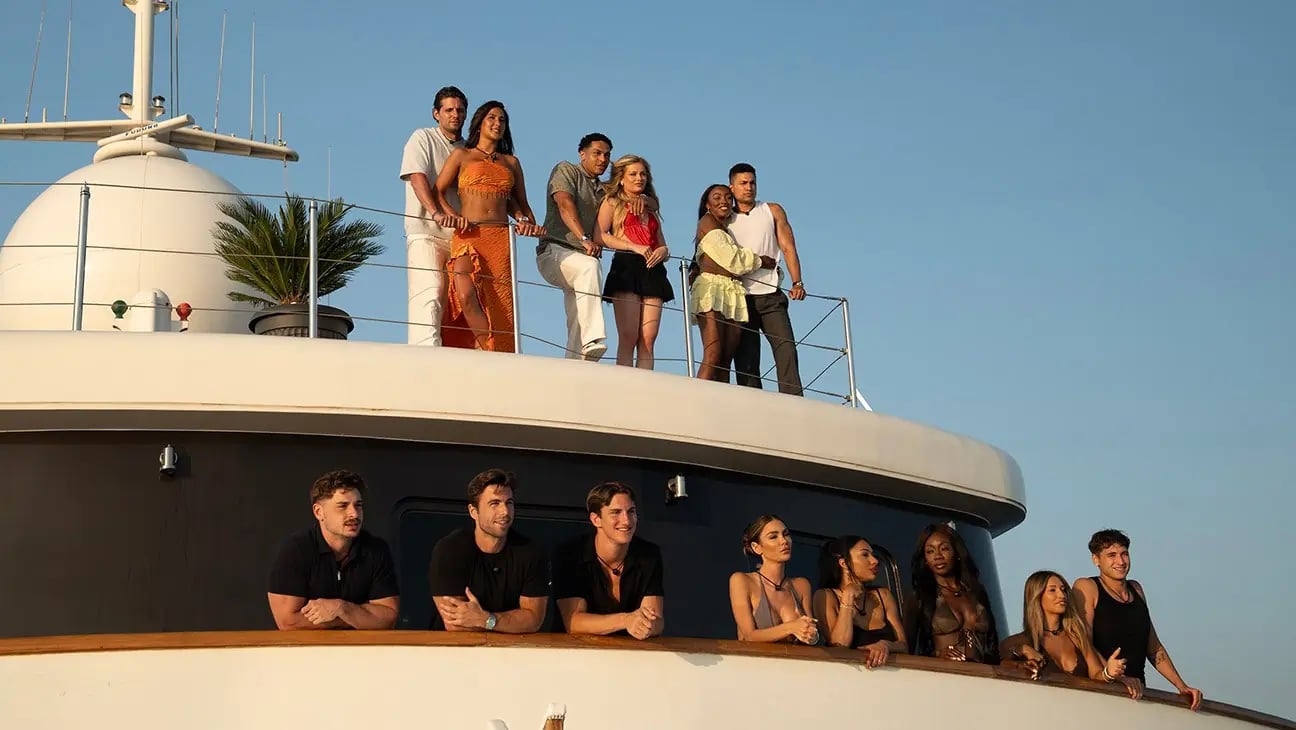 Alex Cooper'ın 'Love Overboard'ı Hulu'da Tek Sezonun Ardından Sulara Gömüldü