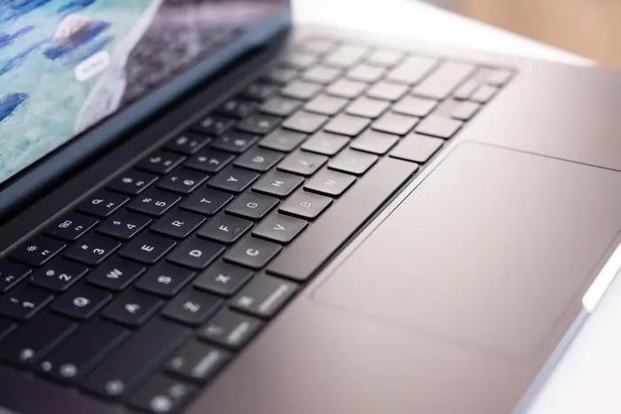 Apple'dan Dev Yenilik: Dokunmatik Ultra MacBook Geliyor mu?