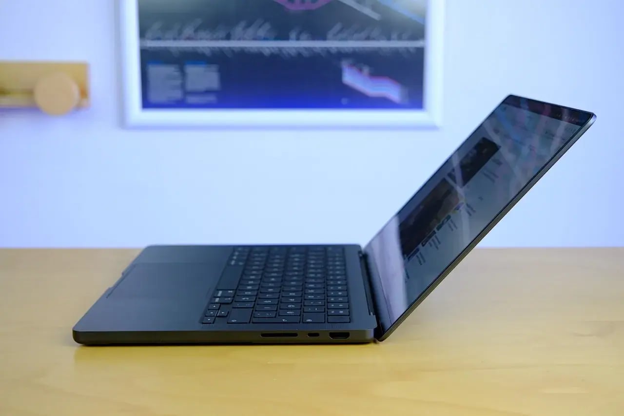 Apple'ın Büyük Hamlesi: OLED MacBook Pro Detayları