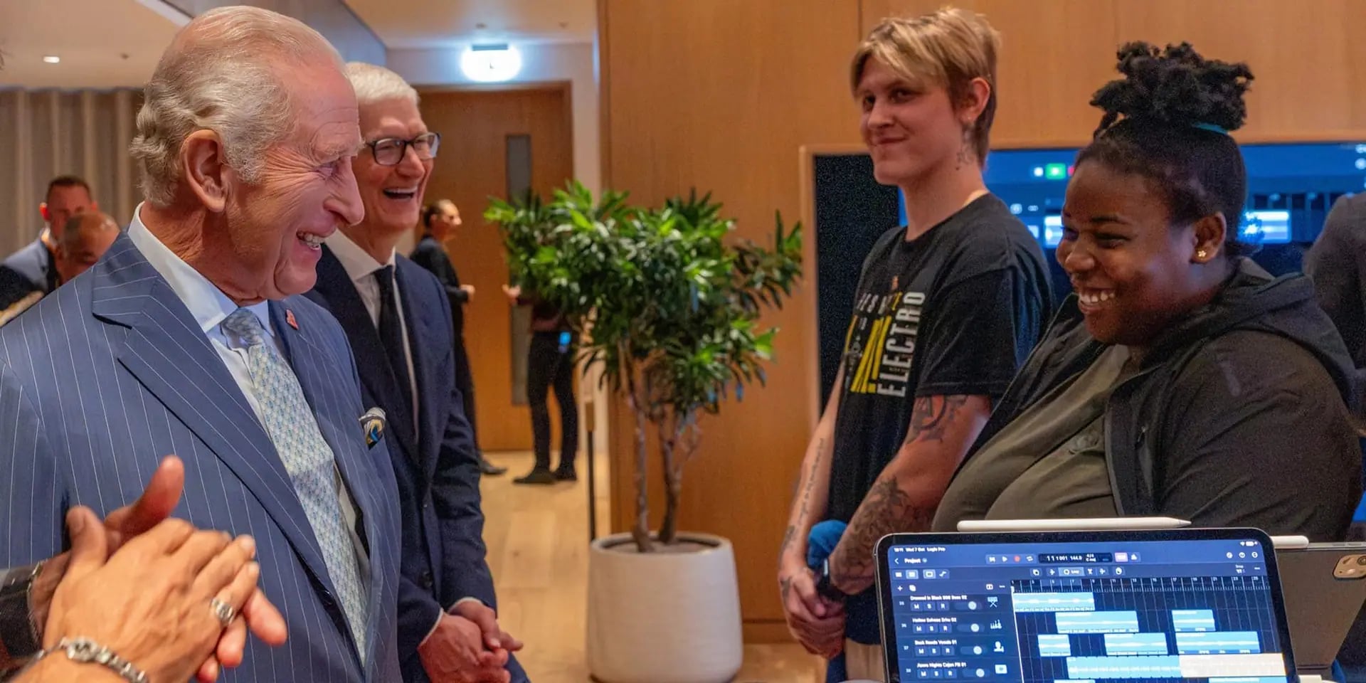 Apple ve Kraliyet Vakfı'ndan Birleşik Krallık'ta Gençlere Yaratıcılık Kapısı: Creative Labs Başladı