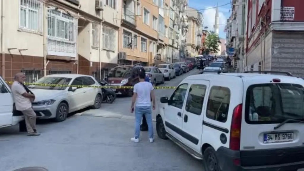 Emekli Polis Memuru Eşini ve Çocuğunu Öldürüp İntihar Etti