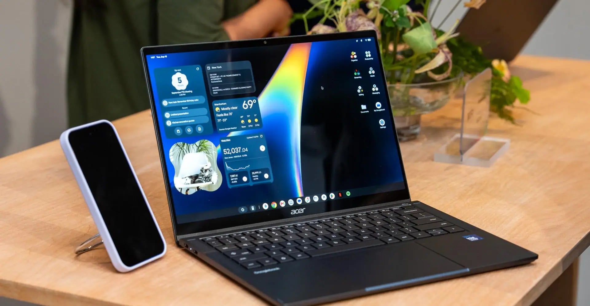 Googlebook sahneye çıktı: İlk beş dizüstü modeli tanıtıldı, fiyatlar 899 dolardan başlıyor