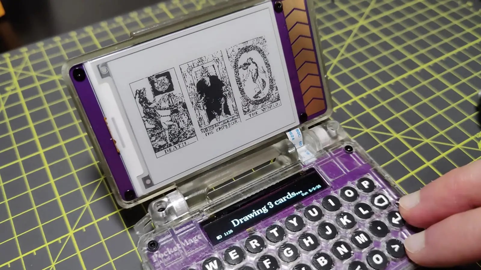 Hexcore'dan Gizemli E-Mage: Sihirli PDA Yeniden Doğu