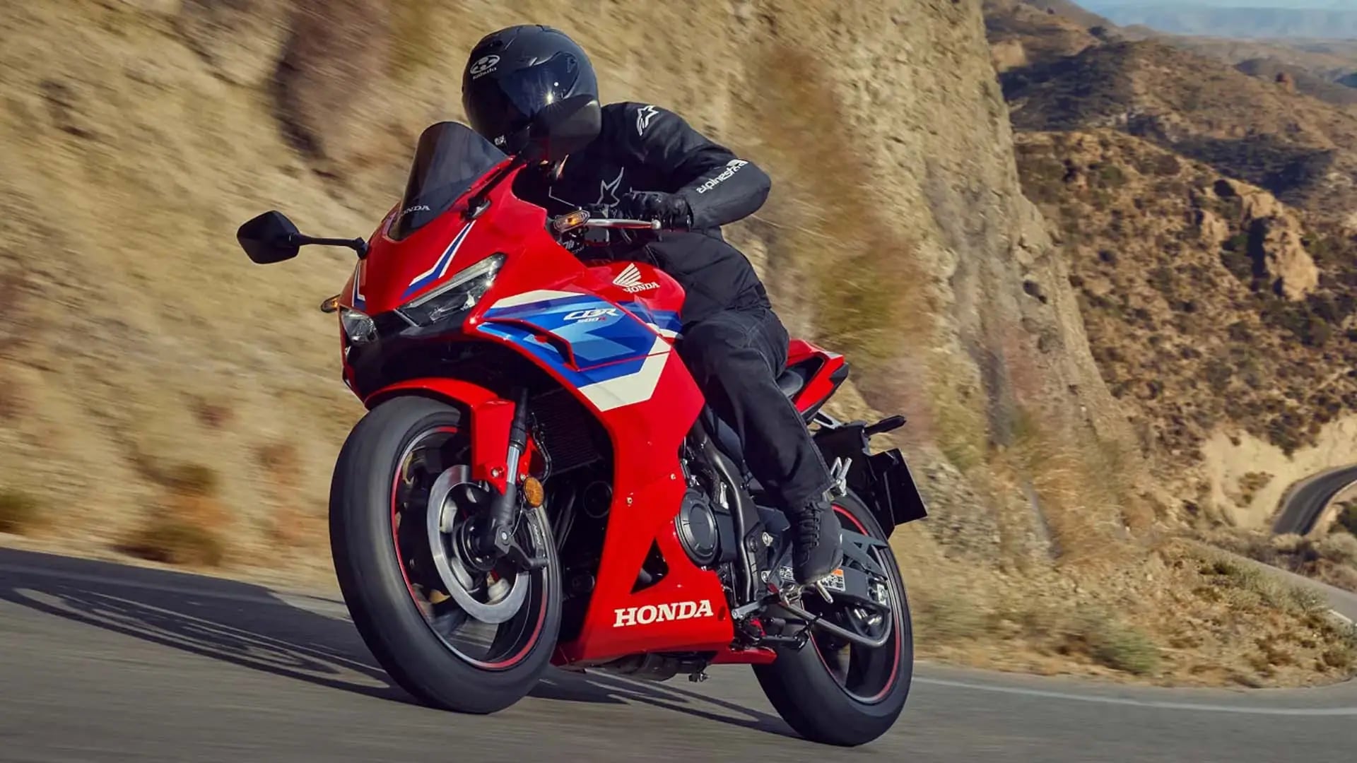 Honda CBR500R Türkiye: Yeni Nesil E-Clutch İle Şehirde ve Yolda Dominasyon