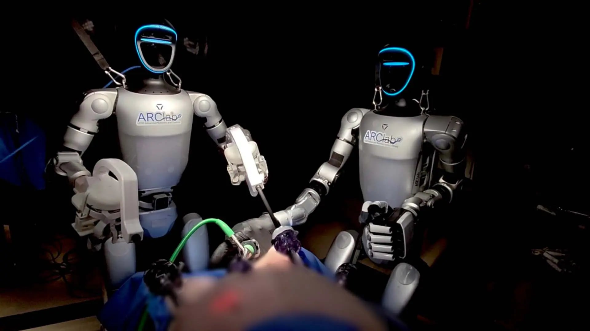 İnsansı Robotlar Ameliyat Odasında: Bilim Tarihi Yeniden Yazılıyor
