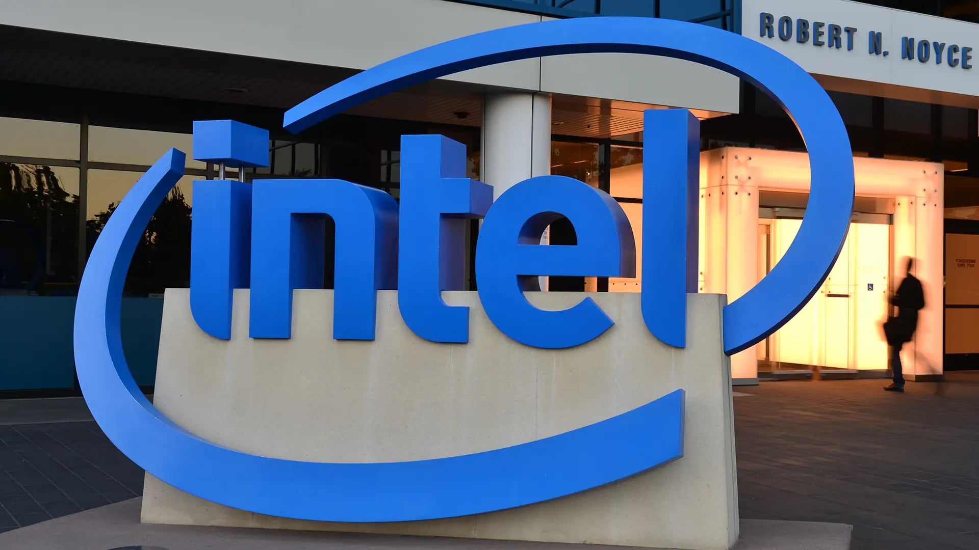 Intel'den Atom Teknolojisi Gizemli Girişimciye Lisans: x86 Temelli Özel İşlemciler Yolda