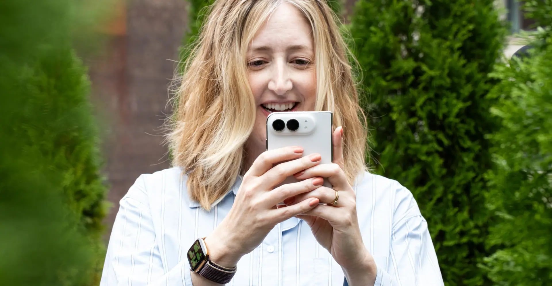 iPhone Duo İlk Kez Test Edildi: Apple'ın Katlanabilir Telefonu Nasıl Bir Deneyim Sunuyor?