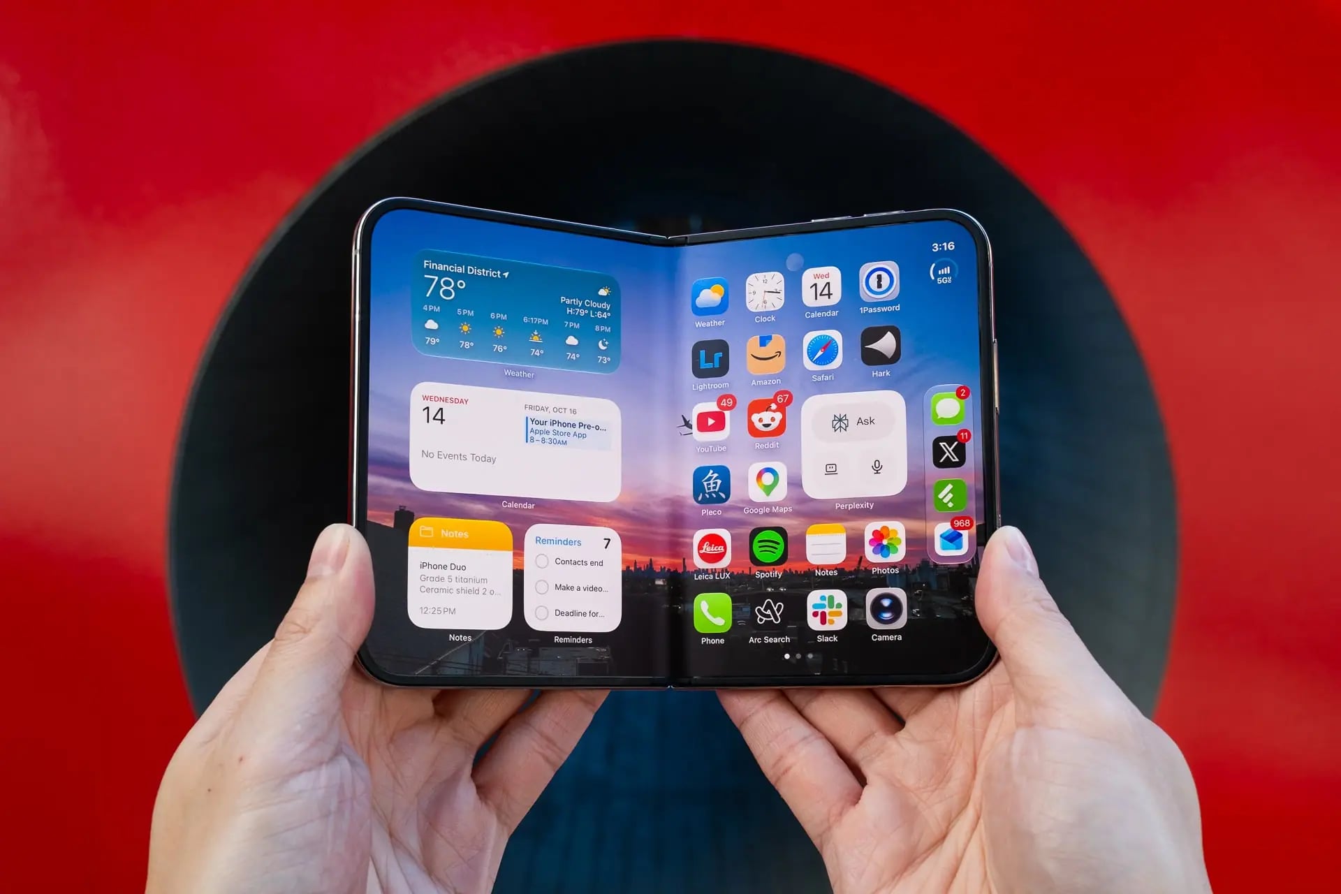 iPhone Duo İncelemesi: Apple'ın Katlanabilir Telefonu Beklentilere Değer mi?