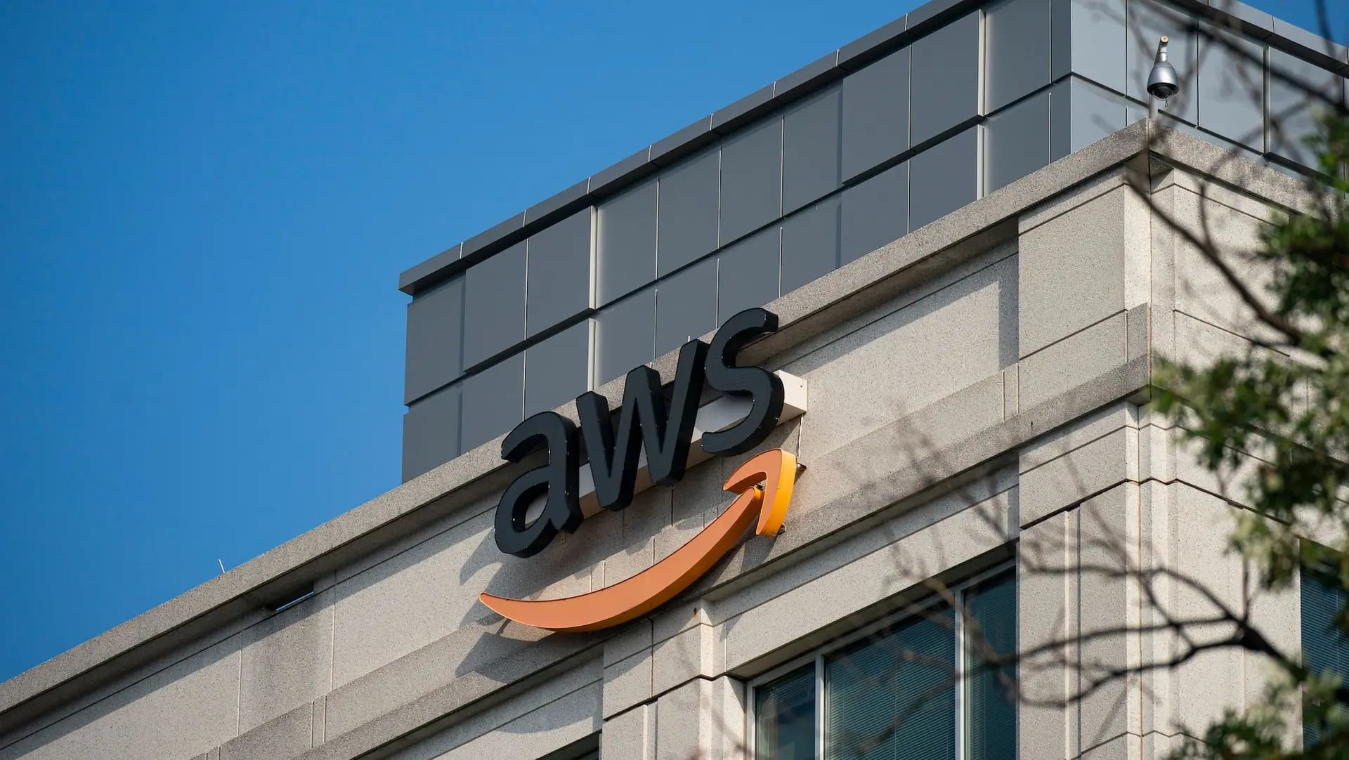 İranlı Kritik Siber Vuruşu: Amazon Veri Merkezi Darbeye Tutuldu mu?