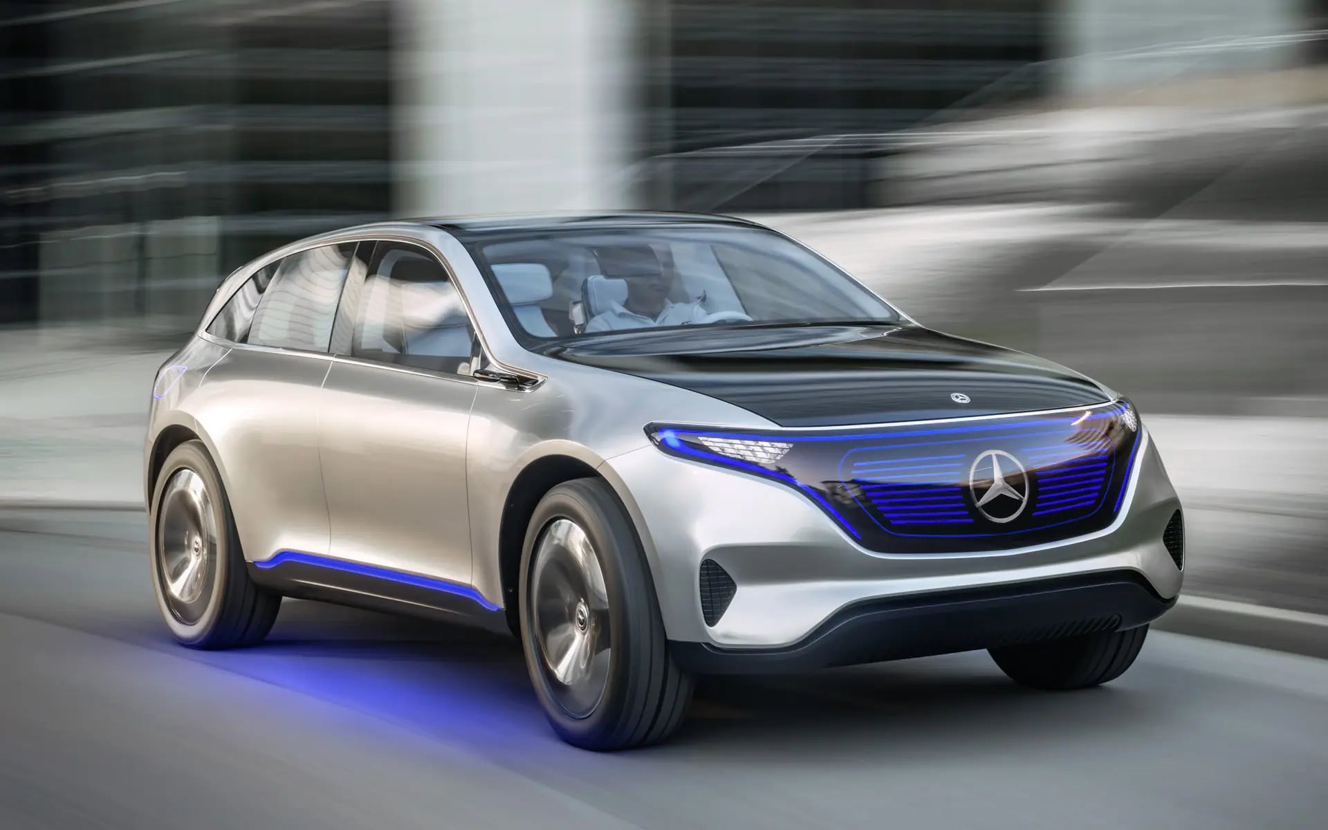 Mercedes-Benz Elektrikli C-Serisine Giriş Modeli C 300 4Matic Eklendi