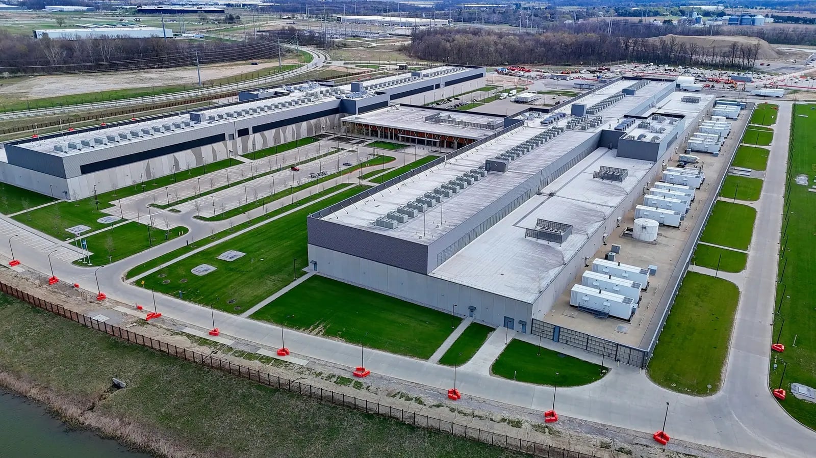 Meta'nın Büyük Hamlesi: Dev Bir Bulut İşletmesi Kuruyor