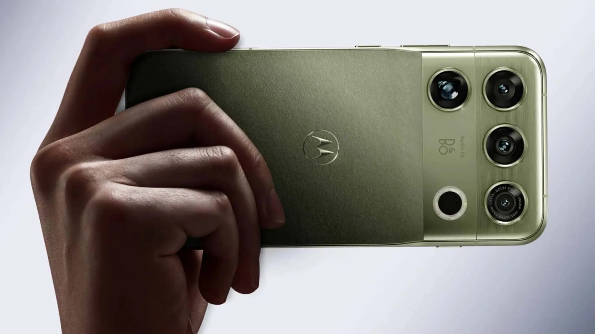 Motorola Signature 27 Tanıtıldı: Snapdragon 8 Elite Extreme Gen 6 ve 200 Megapiksellik Periskop Kamera